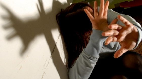 Guidonia: violentata dal branco, è caccia a quattro cittadini indiani o bengalesi